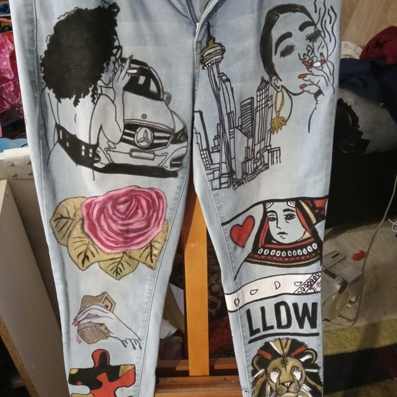 Clothes - Picture 10 of 13